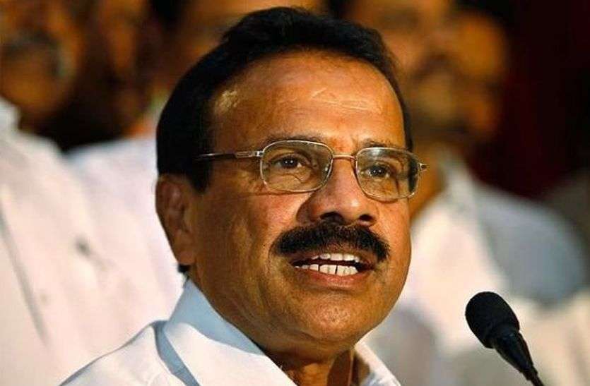 झूठे समाचार फैलाने वालों को देशद्रोही कहा जाना चािहए : केंद्रीय मंत्री झूठे समाचार फैलाने वालों को देशद्रोही कहा जाना चािहए : केंद्रीय मंत्री
