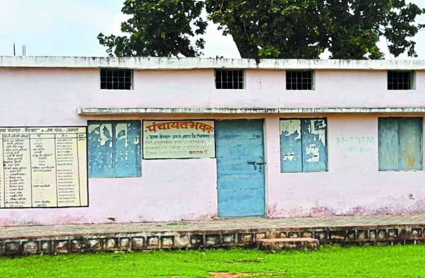 High court holds ban on formation of new panchayat, sought response from eight officials including former minister नई पंचायत के गठन पर हाईकोर्ट ने लगाई रोक, पूर्व मंत्री सहित आठ अधिकारियों से मांगा जवाब
