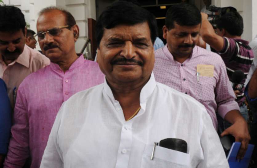Shivpal Yadav फिर बदला शिवपाल का मन, कहा- मैं अभी भी सपा का विधायक, पार्टी के विलय को लेकर कर दी यह बड़ी घोषणा