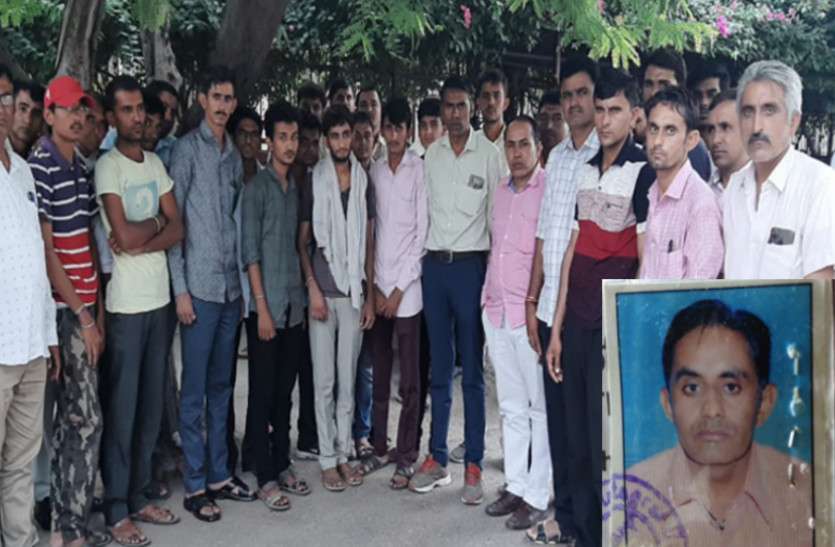 crime जयपुर में एक व्यक्ति की मौत के दो दिन बाद भी नहीं हो सका पोस्टमार्टम, धरने पर बैठे परिजन
