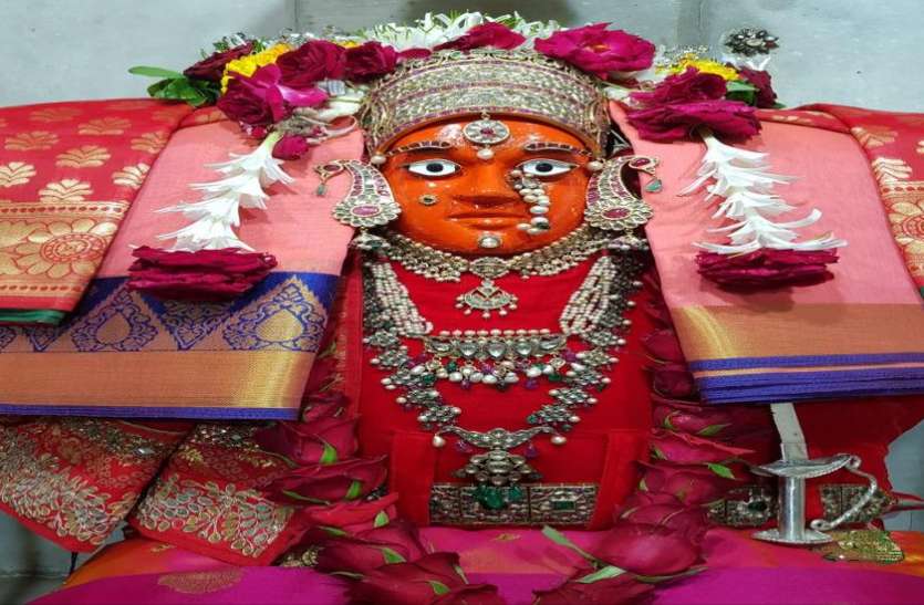 Navratra : तुलजा भवानी माता का नवरात्र में होता है हीरा-माणेक का श्रृंगार Navratra : तुलजा भवानी माता का नवरात्र में होता है हीरा-माणेक का श्रृंगार