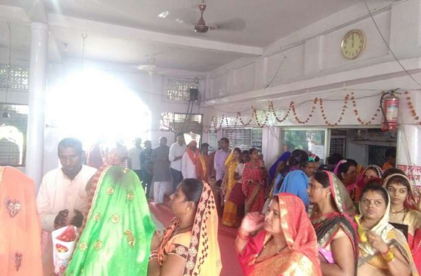 बांधवगढ़ के घने जंगलो के बीच घोड़छत्र नदी के किनारे है माता का अद्भुत मंदिर बांधवगढ़ के घने जंगलो के बीच घोड़छत्र नदी के किनारे है माता का अद्भुत मंदिर