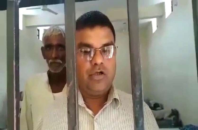 बिजली बकाएदार की हिरासत में मौत, बंदी की मौत से पहले का वीडियो वायरल, प्रशासन में मची खलबली बिजली बकाएदार की हिरासत में मौत, बंदी की मौत से पहले का वीडियो वायरल, प्रशासन में मची खलबली