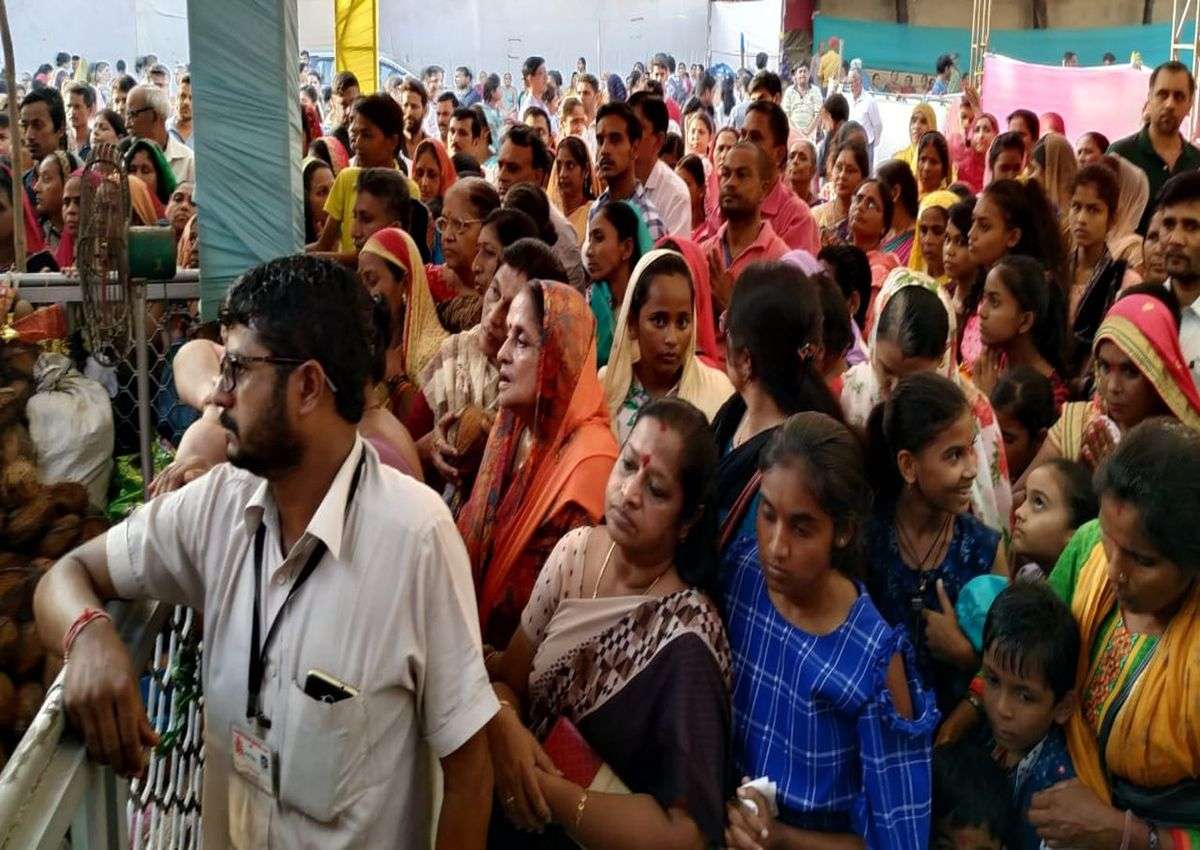 Navratra News; अष्टमी पर हवन-पूजन, मंदिरों में उमड़े श्रद्धालु