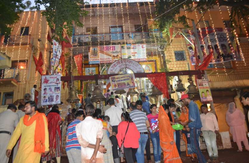 माता के दरबार में माथा टेकने 100 किमी से पैदल आ रहे भक्त माता के दरबार में माथा टेकने 100 किमी से पैदल आ रहे भक्त