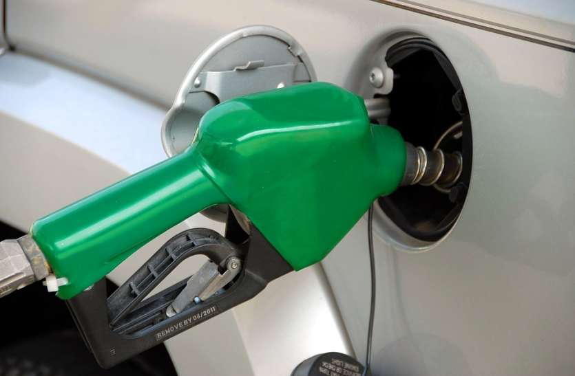 petrol_diesel_price.jpg बड़ी खबरः दिवाली तक 3 से 5 रुपए तक सस्ते हो सकते हैं पेट्रोल-डीजल के दाम