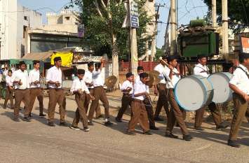 Volunteers of RSS in the Path movement स्वयंसेवकों ने निकाला पथ संचलन