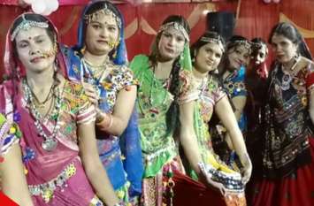 Steps in dandiya blast डांडिया धमाल में थिरके कदम