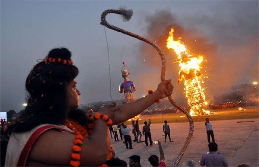Dussehra: गली-गली जलेगा रावण, जानिए मुहूर्त और मान्यताएं