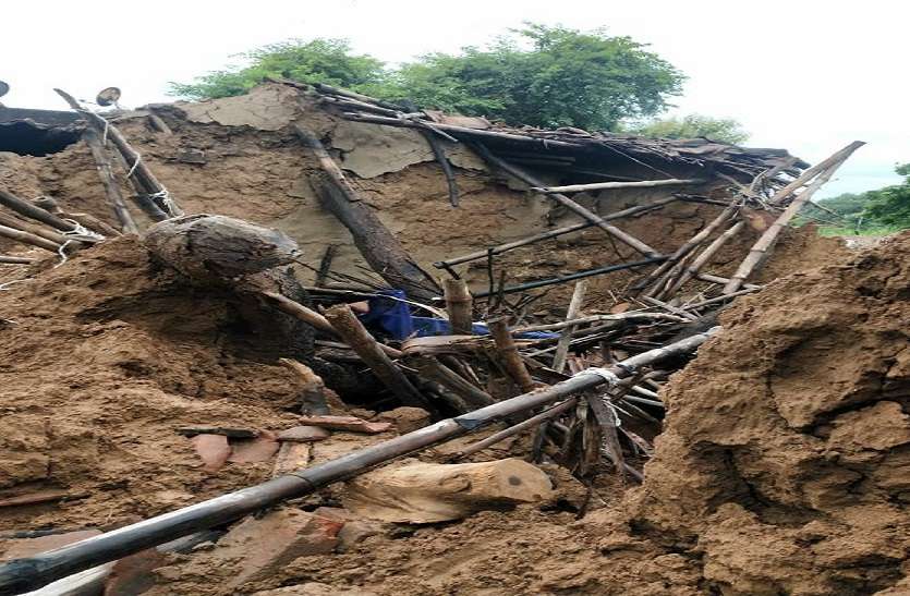 flood victims बाढ़ के जख्मों पर अब शासन का किश्तों में मरहम