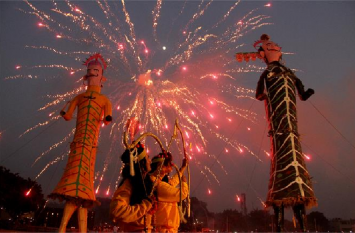 Ravana combustion takes place 6 months before Dussehra in mp यहां दशहरे से 6 महीने पहले हो जाता है रावण दहन, हिंदू-मुस्लिम मिलकर करते हैं ये खास काम