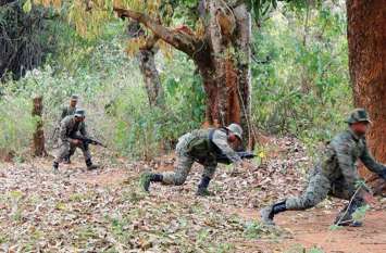 Security force encounter with Naxalite in Dantewada, one died नक्सलियों से मुठभेड़ के दौरान एक जवान की हार्ट अटैक से मौत, नक्सली का भी शव बरामद