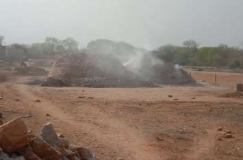 Brick kilns pollute the environment अवैध रूप से संचालित ईंट भट्टे कर रहे पर्यावरण को दूषित