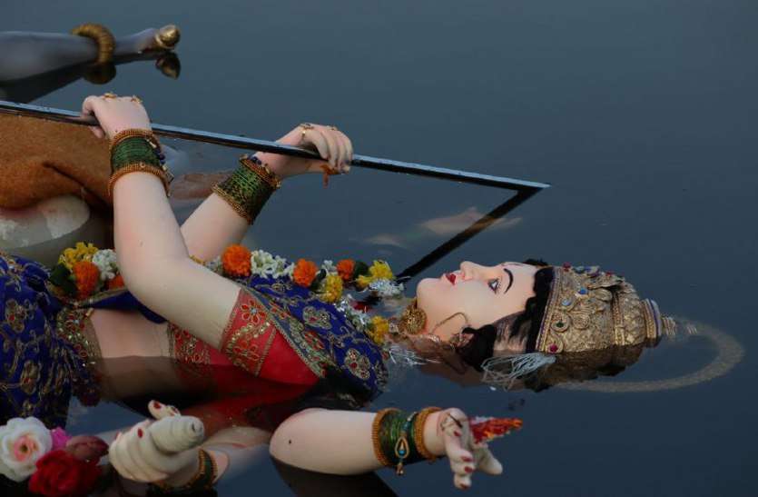 Dussehra durga visarjan damoh 2019 दुर्गा विसर्जन में विवाद कर लगाया था जाम, अब मामला दर्ज