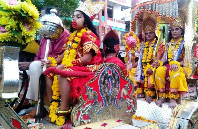 जय श्रीराम... के उद्घोष के बीच रावण का दहन जय श्रीराम... के उद्घोष के बीच रावण का दहन