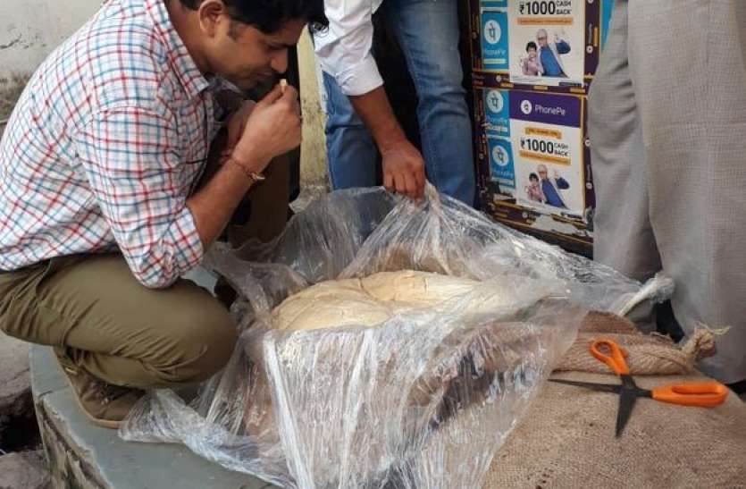 मिलावट के संदेह में 280 किग्रा मावा पकड़ा मिलावट के संदेह में 280 किग्रा मावा पकड़ा