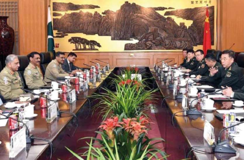 Qamar Javed Bajwa in China पाकिस्तानी सत्ता में ड्राइविंग सीट लेना चाह रहे हैं सेनाध्यक्ष बाजवा, चीन में इमरान संग की शीर्ष नेताओं से मुलाकात