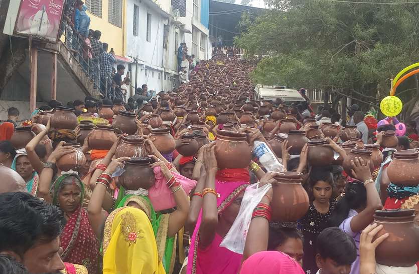 मनोकामना सिद्धि के लिए रखा कलश मनोकामना सिद्धि के लिए रखा कलश