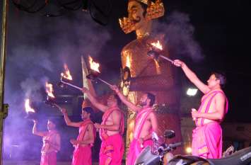 See the burning of Ravana with this tradition in the city of Shiva देखिए शिव की नगरी में इस परम्परा के साथ रावण का किया दहन