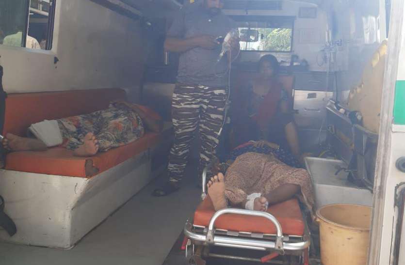 Attacked on women, treatment of injured continues in Bhilwara खेतों पर काम कर रही महिलाओं पर बरसाई लाठियां