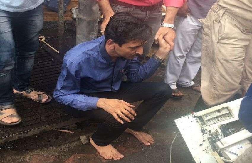 VIDEO : कपड़े के कारखाने में लगी आग, लोगों को बचाने कूदा एक शख्स, नुकसान देख सुधबुध खो बैठा परिवार