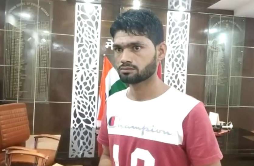 meerut एसएसपी आफिस में पहुंचकर बोला- साहब, मैं 25 हजार का इनामी बदमाश शादाब हूं, मुझे जेल भेज दो, नहीं तो...