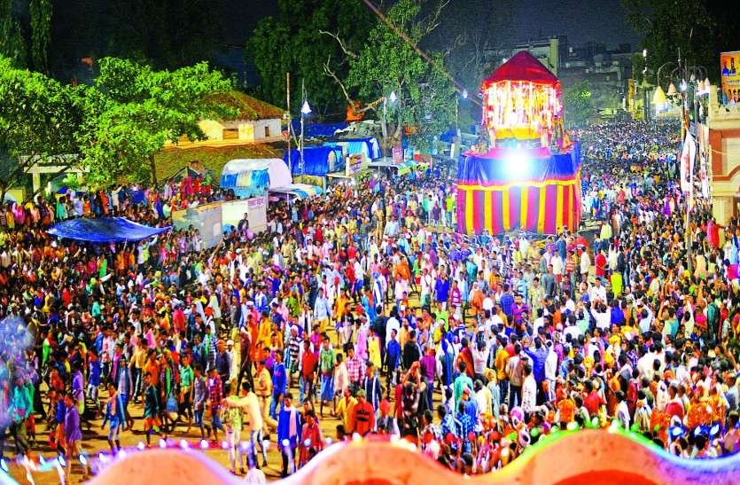 OMG: शहर में कल रात हुई साल की सबसे बड़ी चोरी, सैकड़ों ग्रामीणों ने दिया घटना को अंजाम, अब... OMG: शहर में कल रात हुई साल की सबसे बड़ी चोरी, सैकड़ों ग्रामीणों ने दिया घटना को अंजाम, अब...