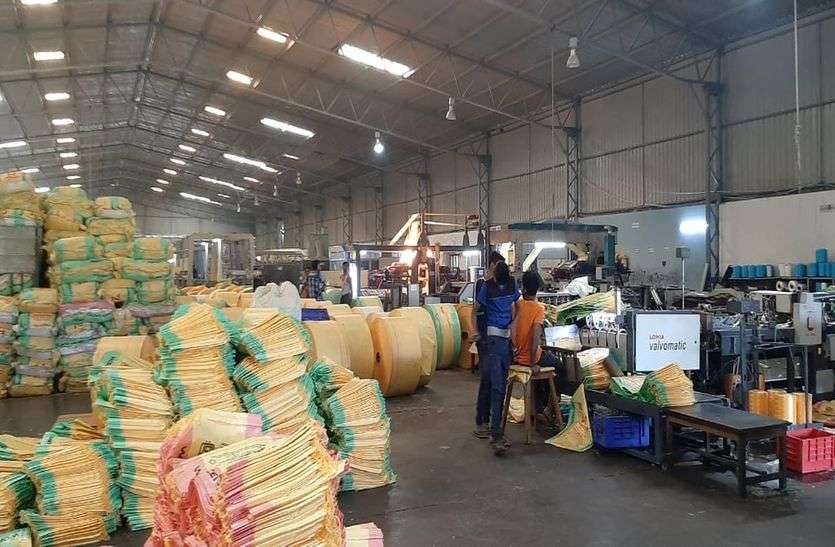 फैक्ट्री में करा रहे थे मजदूरी, पांच बच्चों को किया रेस्क्यू फैक्ट्री में करा रहे थे मजदूरी, पांच बच्चों को किया रेस्क्यू