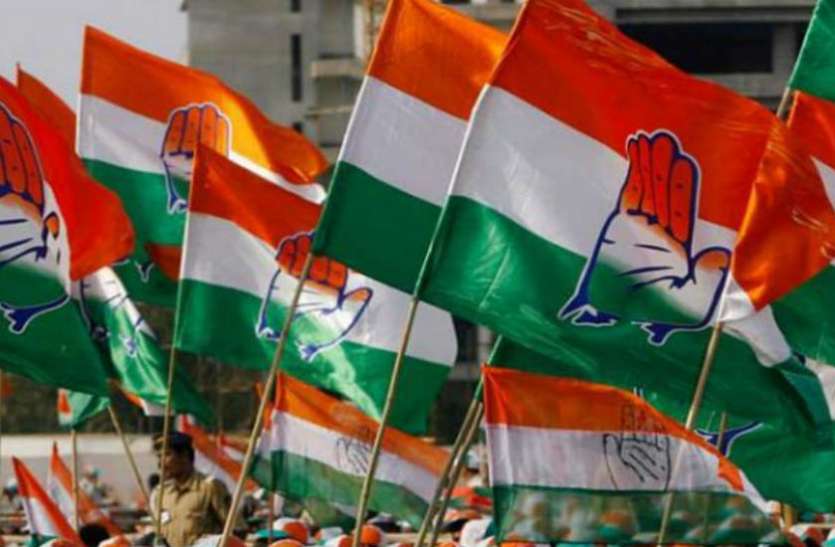 इस पोस्टर ने कांतिलाल भूरिया की बढ़ाई मुश्किलें, वोटिंग से पहले मंत्री बनाने का दावा, भाजपा की शिकायत इस पोस्टर ने कांतिलाल भूरिया की बढ़ाई मुश्किलें, वोटिंग से पहले मंत्री बनाने का दावा, भाजपा की शिकायत