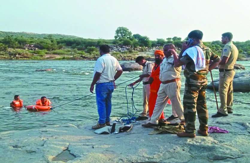 Two young men drowned in the river बड़ी खबर : दो युवक नदी में डूबे, एसडीआरएफ की टीम खोज में जुटी