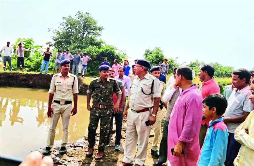 दशहरे पर जिन्हें पहनाना थे नए कपड़े वो कफन में हुए विदा, मां की चीत्कार से फट गया कलेजा