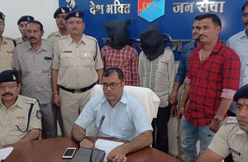 लूट और डकैती करने वाले दो बदमाशों को पुलिस ने धरदबोचा लूट और डकैती करने वाले दो बदमाशों को पुलिस ने धरदबोचा