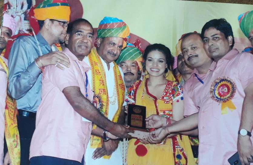Jaipur News जयपुर में जमकर खनके डांडिया, प्रतिभाओं का हुआ सम्मान