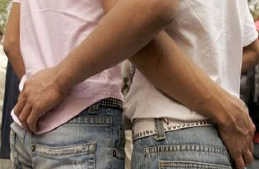 Gay relationship समलैंगिक रिश्तों में हुआ मनमुटाव, फिर पार्टनर ने लिया यह बड़ा फैसला, मोबाइल में मिला...