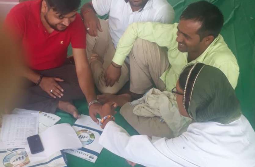 मौसमी बीमारियों के आगे चिकित्सा विभाग फेल, एक माह में 8 की मौत मौसमी बीमारियों के आगे चिकित्सा विभाग फेल, एक माह में 8 की मौत