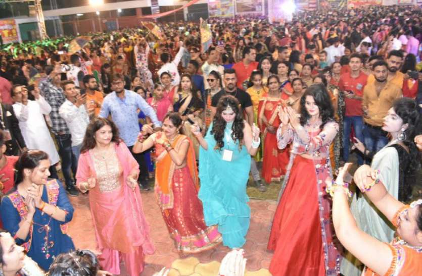 इस एक्टर के पिता बोले- बाबा महाकाल की कृपा है तो सब अच्छा होगा इस एक्टर के पिता बोले- बाबा महाकाल की कृपा है तो सब अच्छा होगा