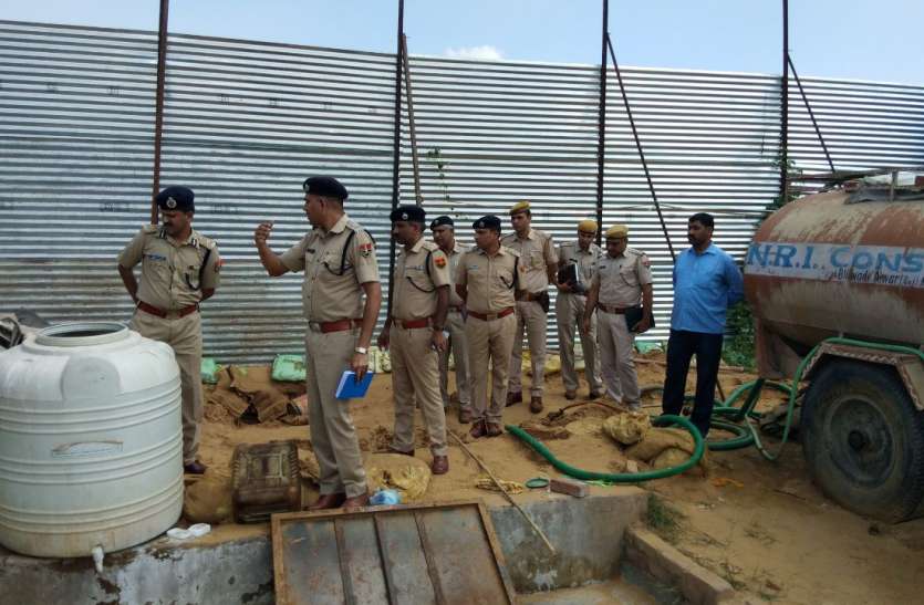sp crime news : सुरंग बनाकर क्रूड ऑयल चोरी के घटना स्थल का आईजी ने लिया जायजा
