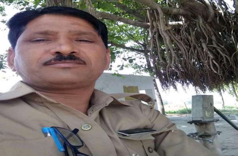 img-20191009-wa0016.jpg कमरे में इस हाल में था UP Police का कांस्टेबल, देखते ही घरवालों की निकल गई चीख, देखें वीडियो