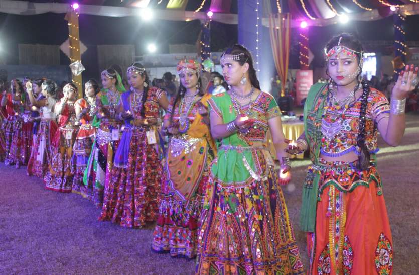 शक्ति, भक्ति, उजास और उल्लास का संगम शक्ति, भक्ति, उजास और उल्लास का संगम