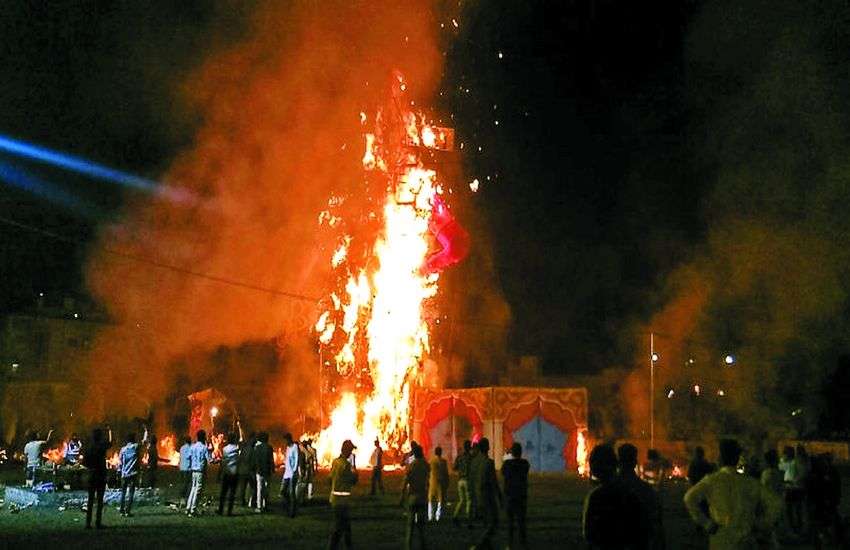 बड़ी खबर : हवा में ‘जहर’ घोल गए वॉटरप्रूफ रावण, लोगों में फैल सकता है कैंसर