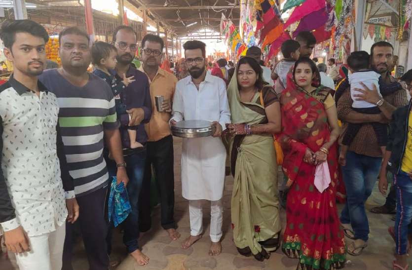 -चार दशक से चली आ रही परंपरा कायम बीकानेर से आए हजारों श्रद्धालुओं ने किए बाबा की समाधि के दर्शन