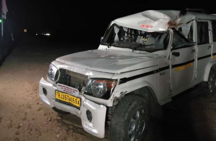 ऊंट से टकराई जीप, चालक घायल ऊंट से टकराई जीप, चालक घायल