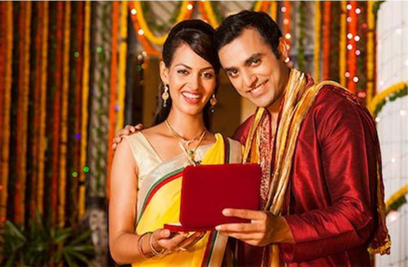 karwa_chauth_gift.jpg Karwa Chauth 2019: पत्नी को राशि के अनुसार देंगे गिफ्ट तो जीवन रहेगा खुशहाल