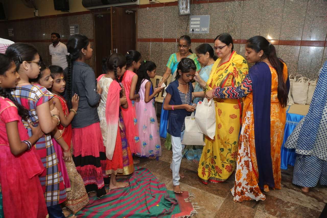 जैन संतों के जयंती पर अन्नदानम
