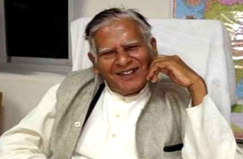 दशहरे के दिन रावण का शहादत दिवस मनाकर फिर चर्चा में आए CM भूपेश के पिता, असुर पूजन का किया समर्थन दशहरे के दिन रावण का शहादत दिवस मनाकर फिर चर्चा में आए CM भूपेश के पिता, असुर पूजन का किया समर्थन