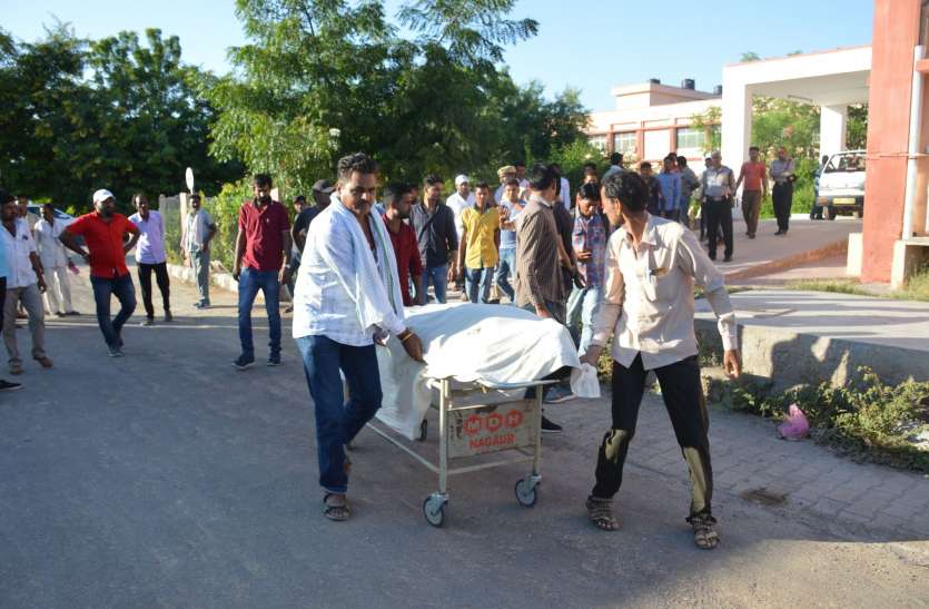 Dugastau slaughter दुगस्ताऊ हत्याकांड : एसपी के आश्वासन पर उठाया बलराम का शव