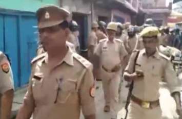 Police force in Balrampur after brawl during murti visarjan मूर्ति विसर्जन के दौरान हुए बवाल के बाद इलाके में भारी पुलिसबल तैनात