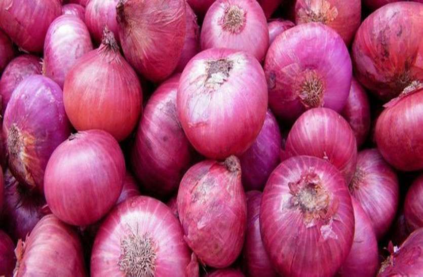 त्योहारी सीजन में महंगाई की मार, गैस सिलेंडर के दामों में हुई 14 रुपए की बढ़ोतरी, इधर प्याज भी रूला रहा