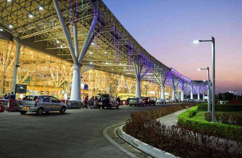 मुंबई, दिल्ली, कोलकाता से रायपुर का सफर हुआ महंगा, किराया 9 हजार पार मुंबई, दिल्ली, कोलकाता से रायपुर का सफर हुआ महंगा, किराया 9 हजार पार