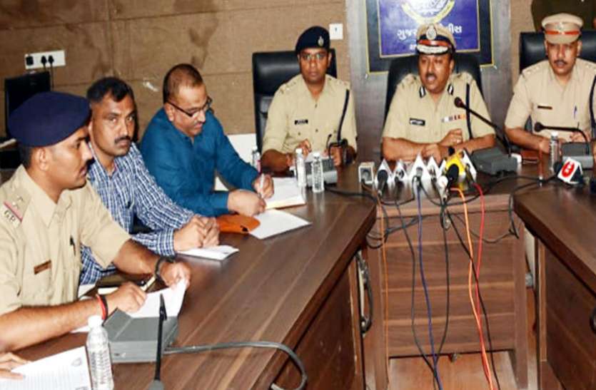 Rajkot news : आरटीओ के मेमो की नकली रसीद बनाने के घोटाले का पर्दाफाश Rajkot news : आरटीओ के मेमो की नकली रसीद बनाने के घोटाले का पर्दाफाश